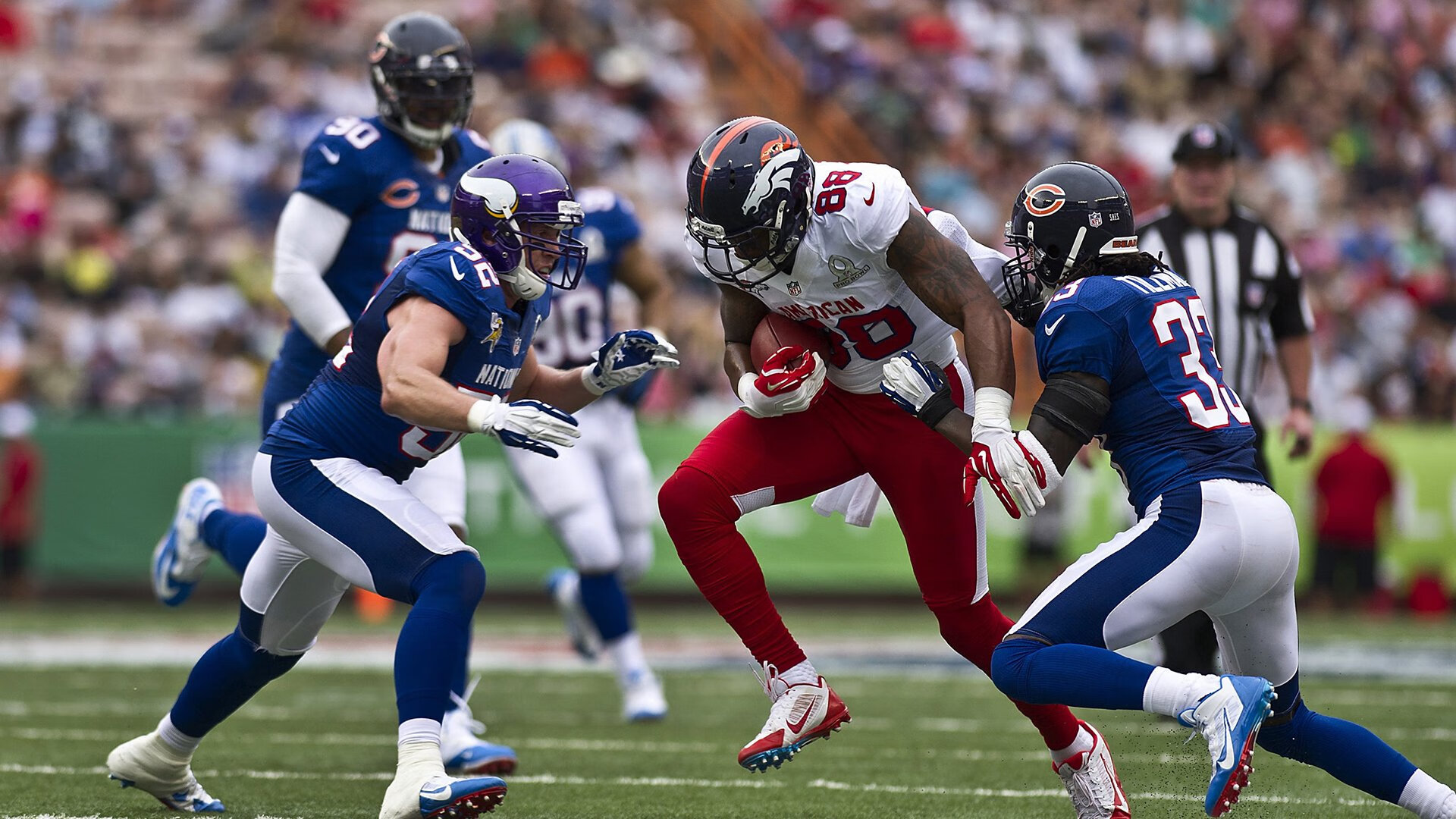 拳击赛焦点战,泰森·富里成功卫冕,泰森富里拳套